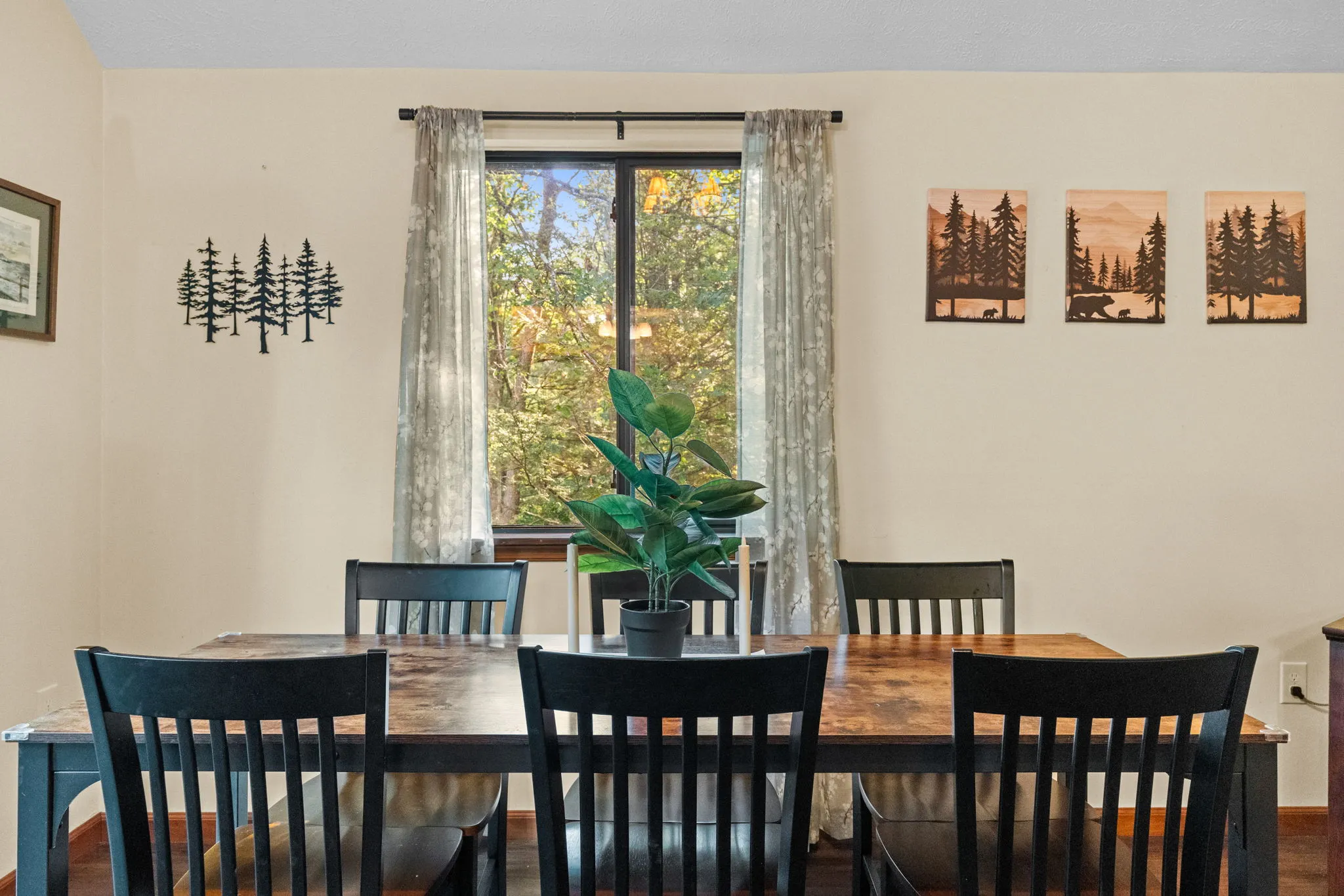 Living and dining area, 14 of 17