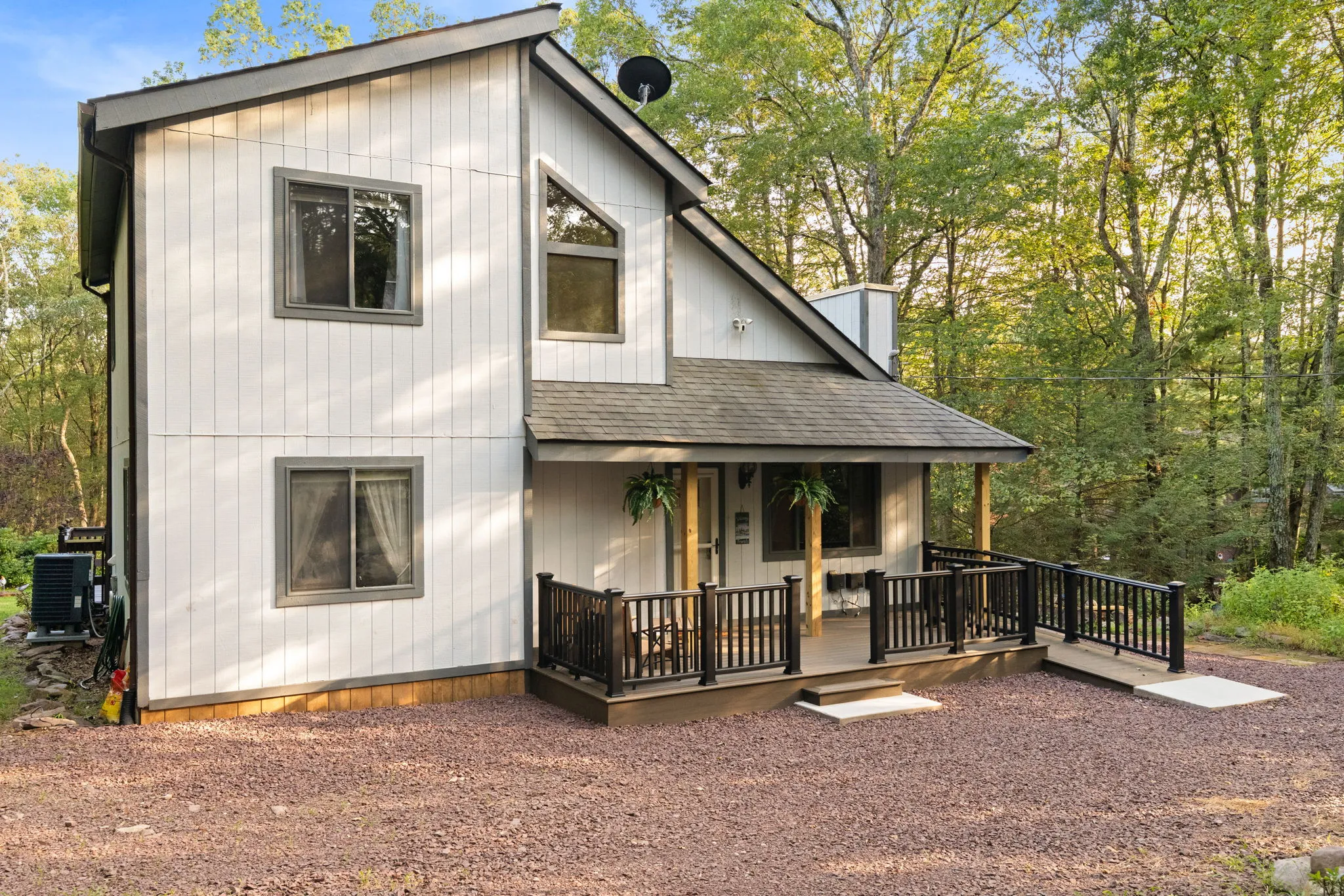 Exterior of the house, 3 of 18