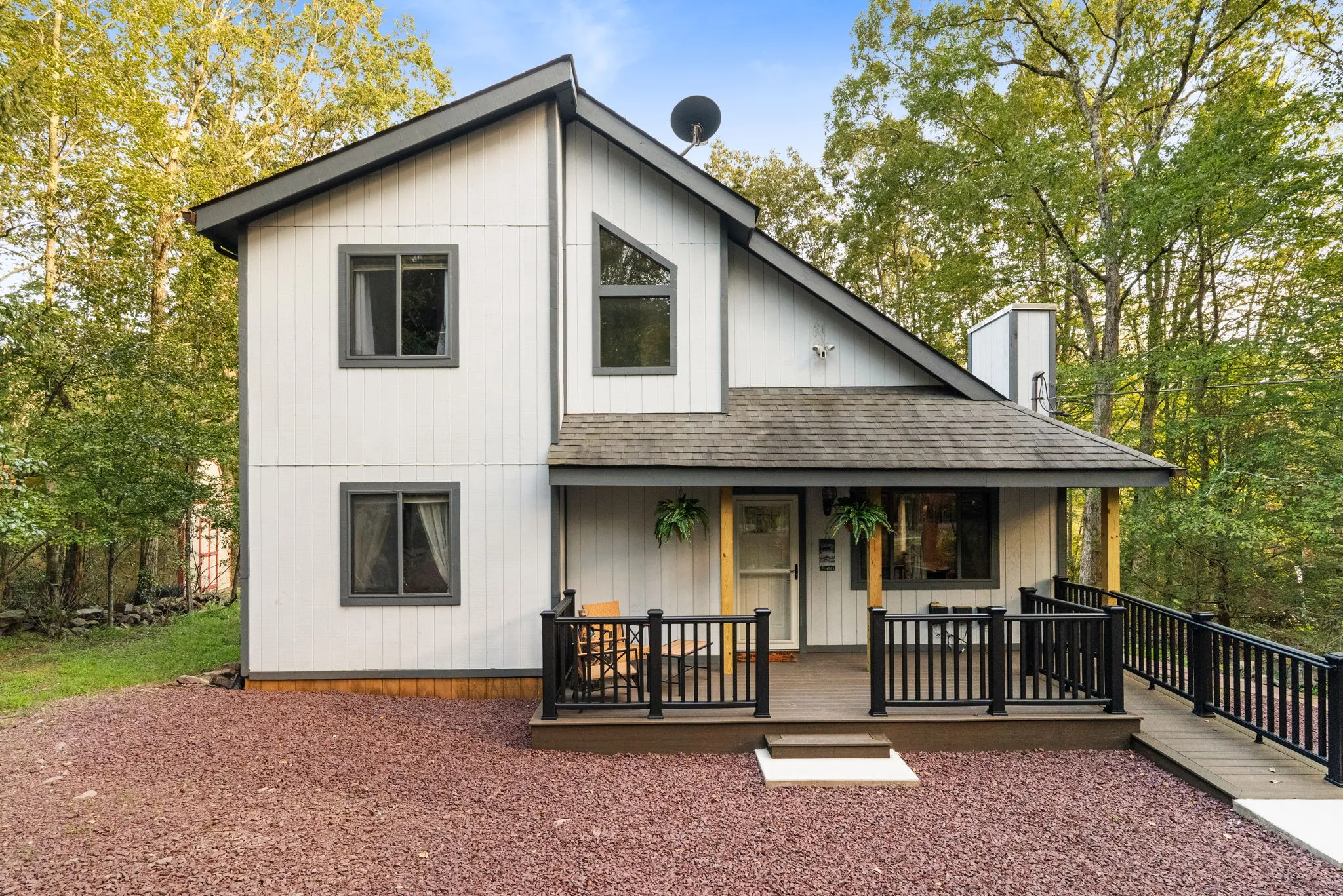 Exterior of the house, 6 of 18